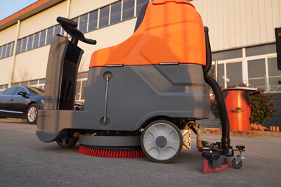 使用洗地機的時候要不要加入清潔劑？