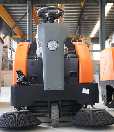 使用室內小型電動掃地機需要注意什么